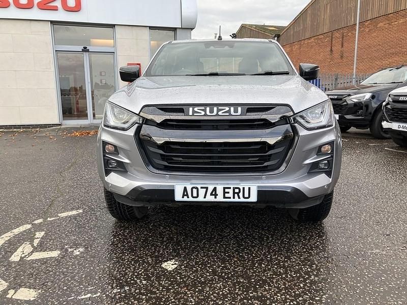 Used Isuzu D-Max 163 HP (119 kW) 2024 568 mercury silver Pickup