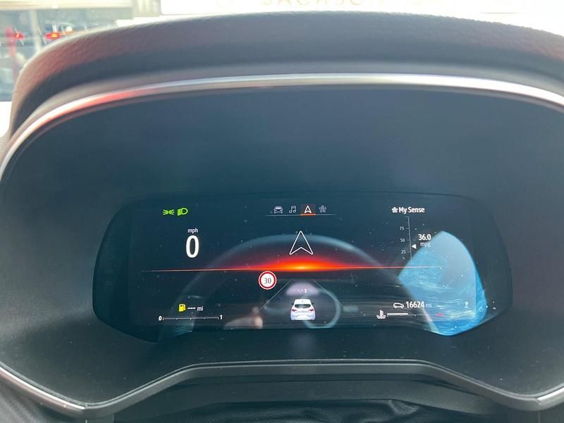 Used Renault Clio V RS Line 90 HP (66 kW) 2023 White Hatchback