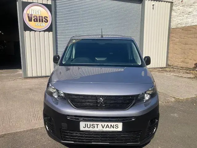 Used Peugeot Partner Premium 100 HP (73 kW) 2023 Grey MPV