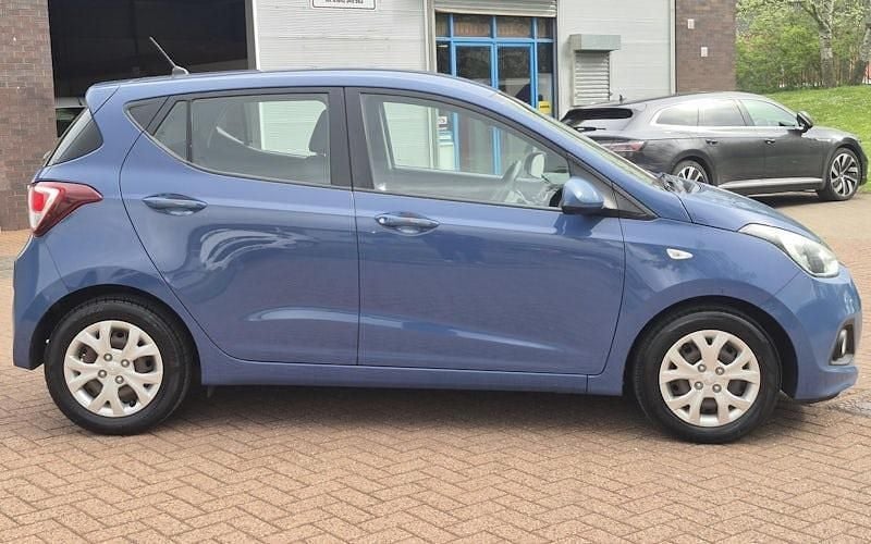 Used Hyundai i10 SE 66 HP (48 kW) 2015 Blue Hatchback