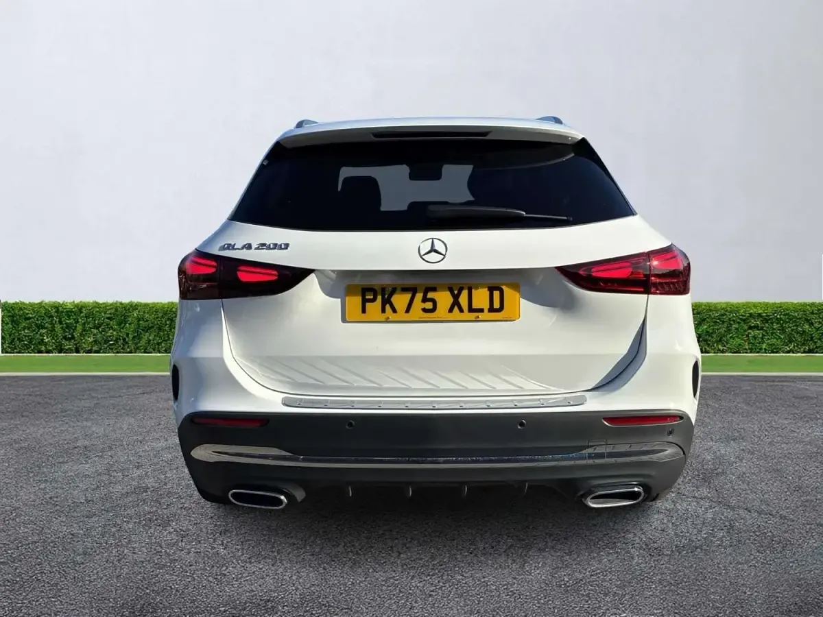 Usado Mercedes GLA200 Executive 163 HP (119 kW) 2025 Branco SUV