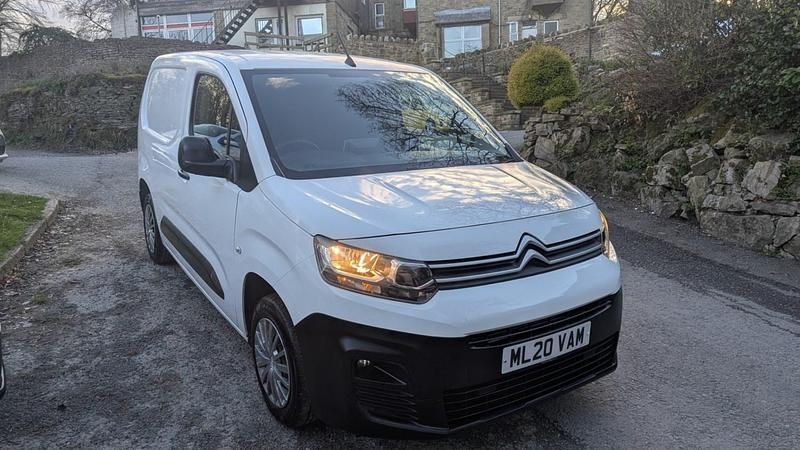Used Citroën Berlingo 75 HP (55 kW) 2020 White MPV