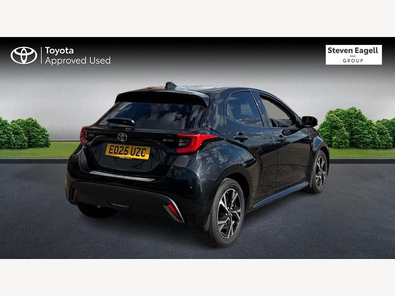 Used Toyota Yaris Hybrid Design 116 HP (85 kW) 2025 Black Hatchback