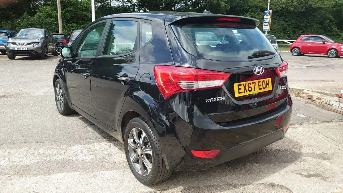 Used Hyundai ix20 SE 90 HP (66 kW) 2017 Black Hatchback