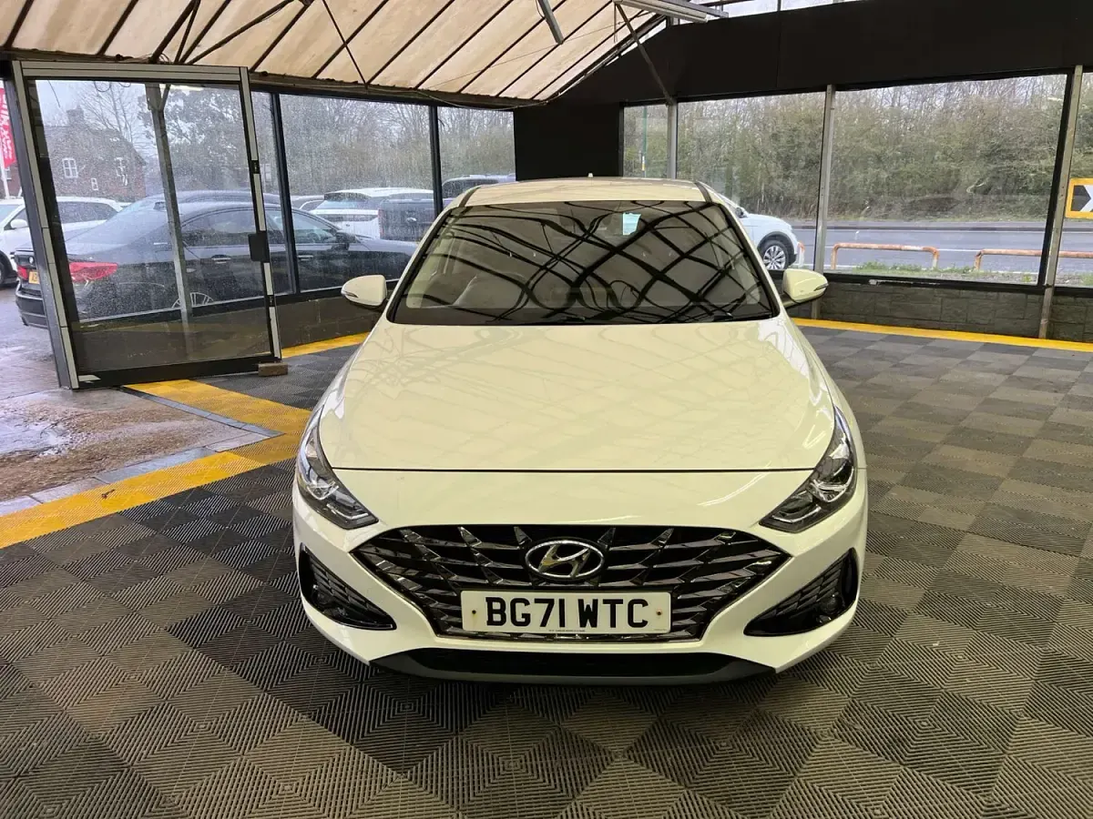 Used Hyundai i30 SE 120 HP (88 kW) 2021 White Hatchback