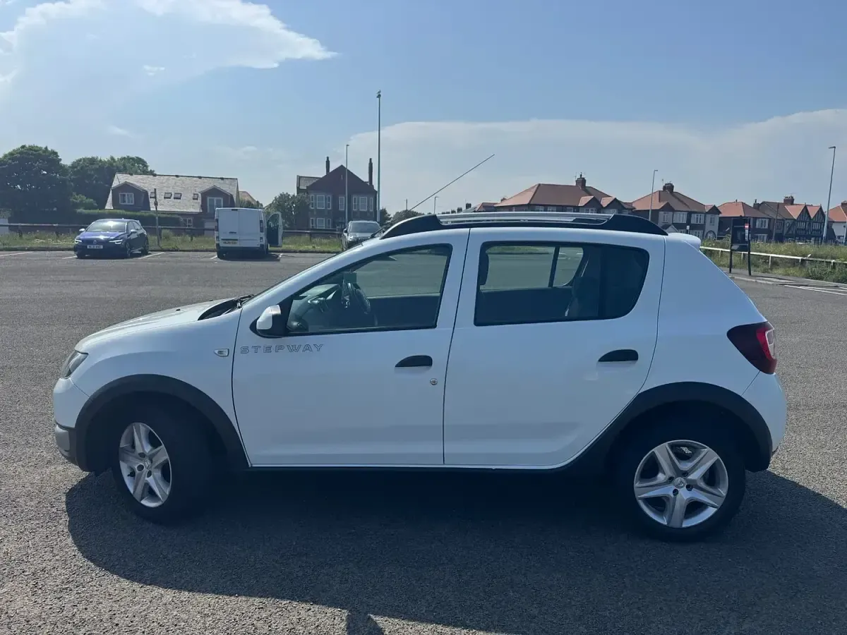 Used Dacia Sandero Lauréate 2015 White Hatchback