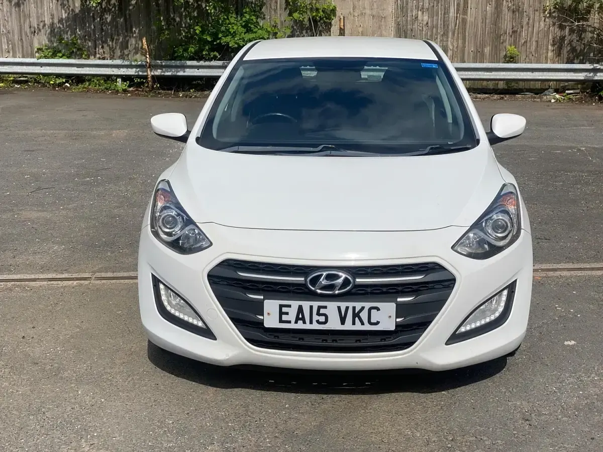 Used Hyundai i30 SE 110 HP (80 kW) 2015 White Hatchback