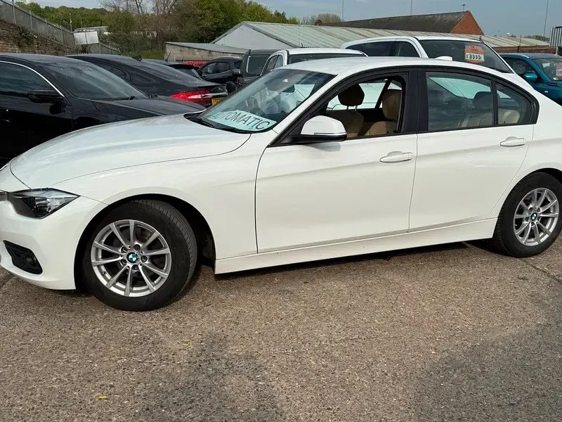 Begagnad BMW 320 Efficient Dynamics 2016 Vit Sedan