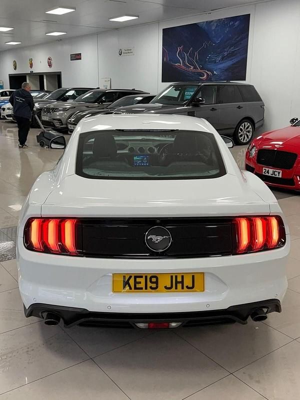 Usado Ford Mustang Fastback 290 CV (213 kW) 2019 Blanco Coupe