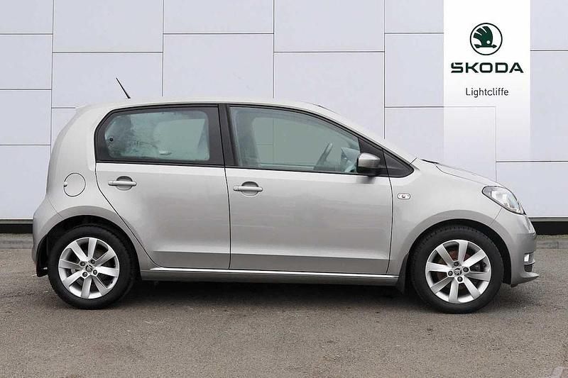 Used Skoda Citigo 55 HP (40 kW) 2018 Tungsten silber Hatchback
