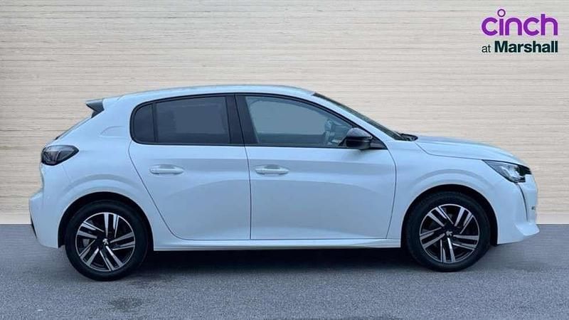 Used Peugeot 208 Allure+ 101 HP (74 kW) 2022 White Hatchback