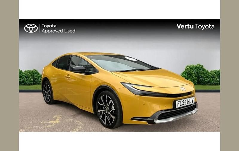 Used Toyota Prius 220 HP (161 kW) 2025 Yellow Hatchback