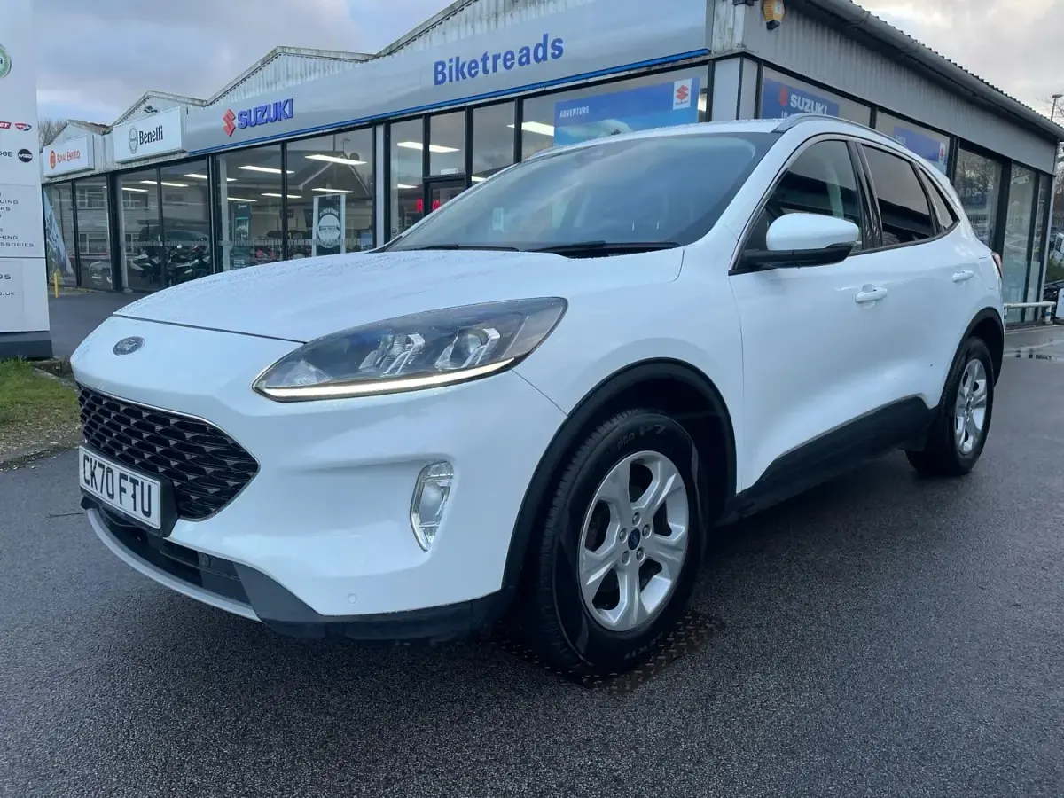 Begagnad Ford Kuga Zetec 120 HK (88 kW) 2020 Vit SUV