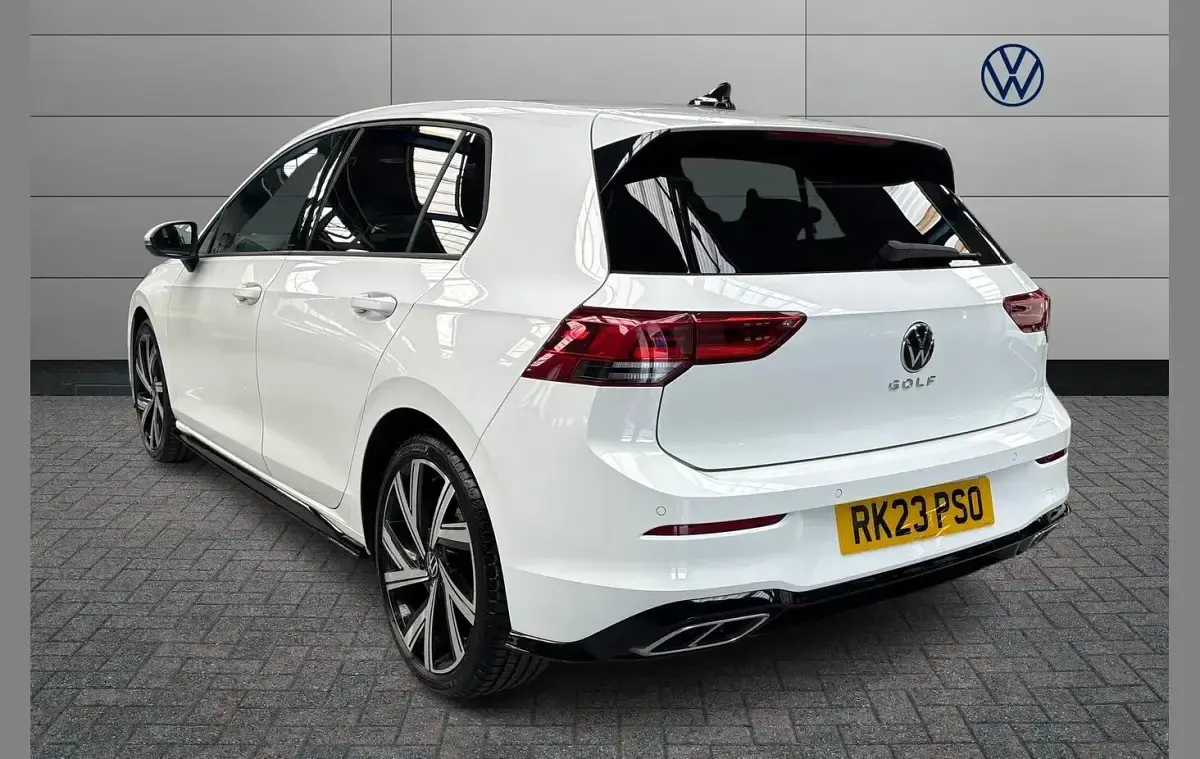 Used VW Golf VIII R-line 150 HP (110 kW) 2023 White Hatchback