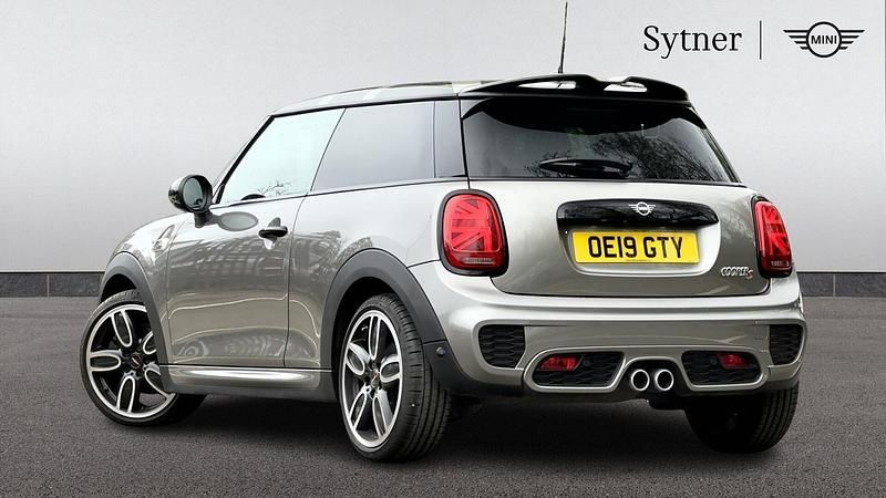 Begagnad Mini Cooper S Hatch 189 HK (139 kW) 2019 Silver Halvkombi