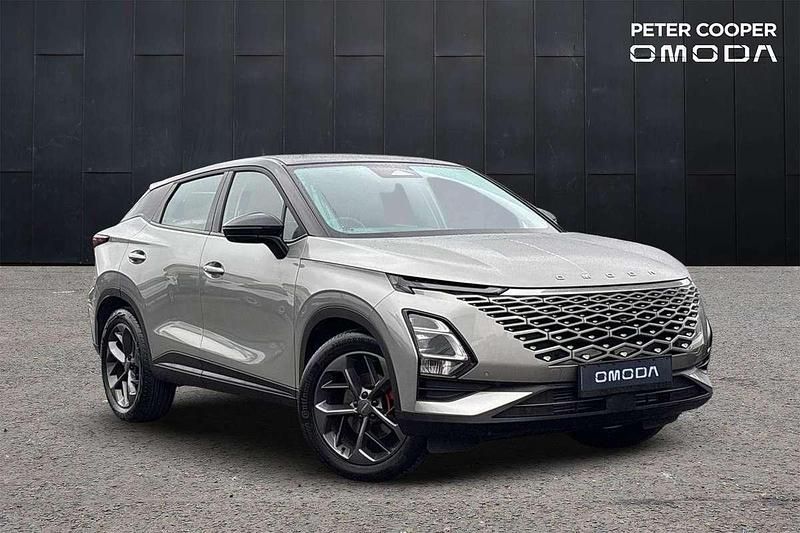 Silver/black Used 2024 Omoda 5 SUV | £20,993 (Fair price) - Image 1/4