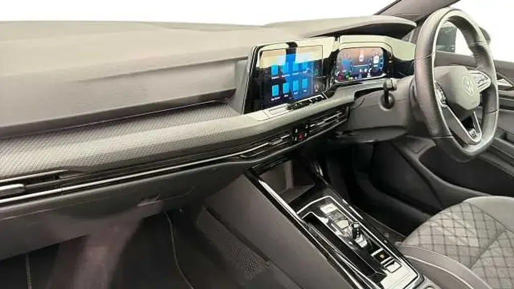 Second-hand VW Golf VIII 150 CP (110 kW) 2024