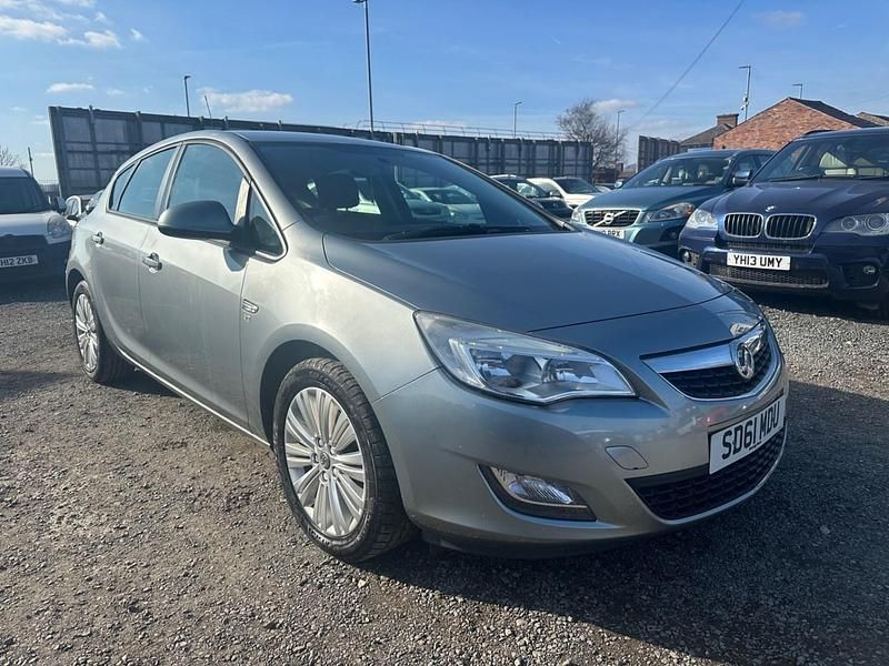 Used Vauxhall Astra Excite 2011 Silver Hatchback