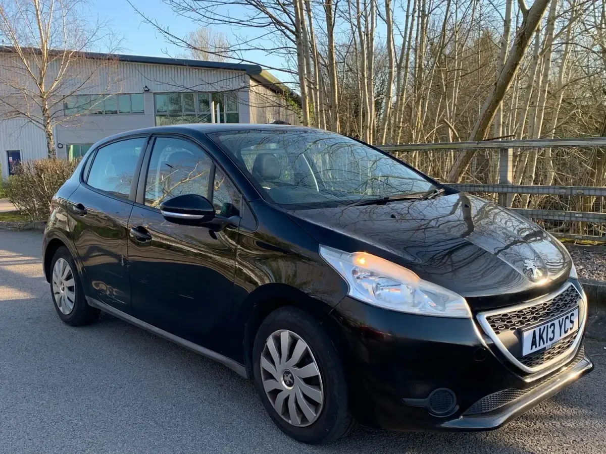 Second-hand Peugeot 208 Access 68 CP (50 kW) 2013 Negru Hatchback