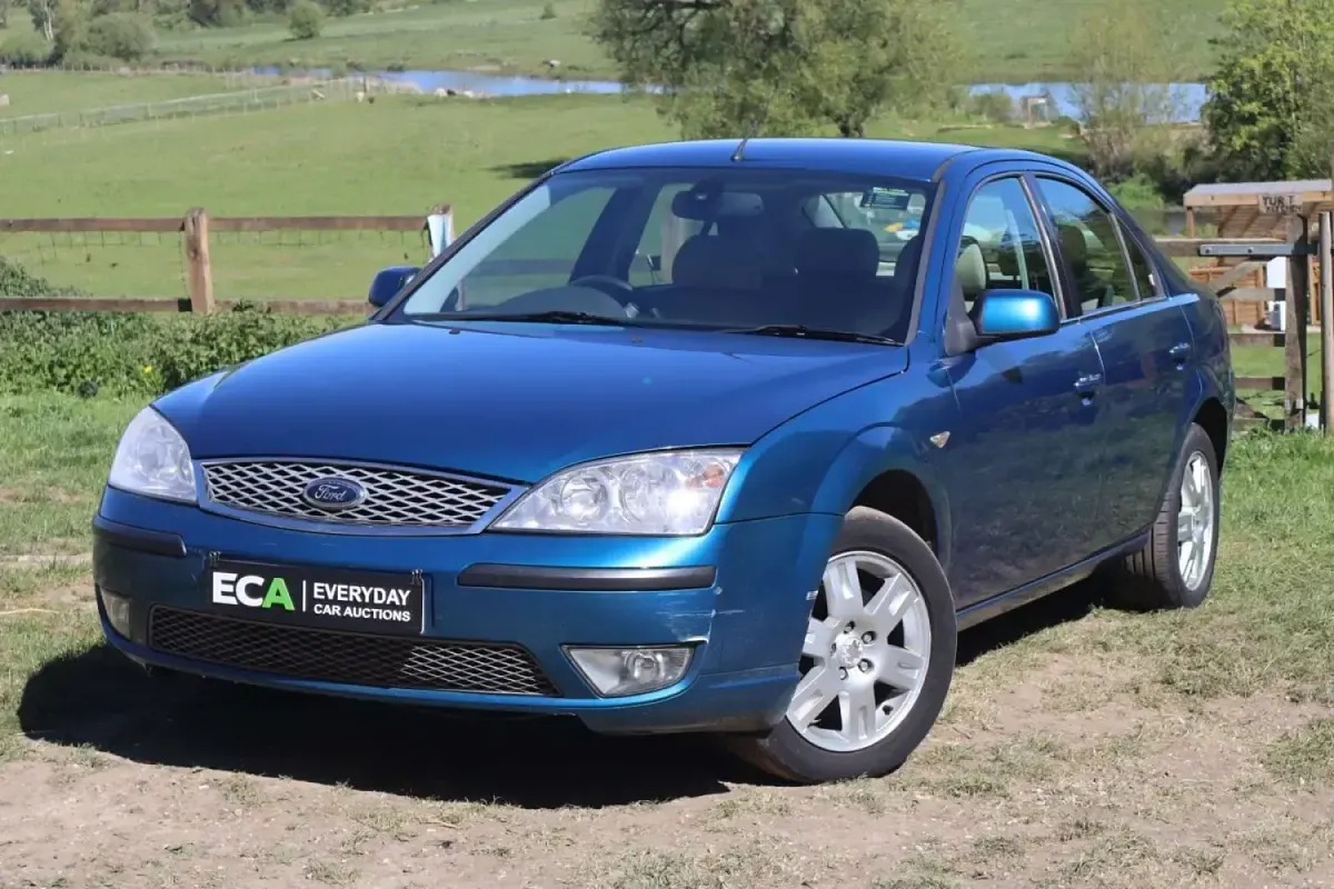 Usata Ford Mondeo Ghia 145 CV (106 kW) 2006 Blu Utilitaria