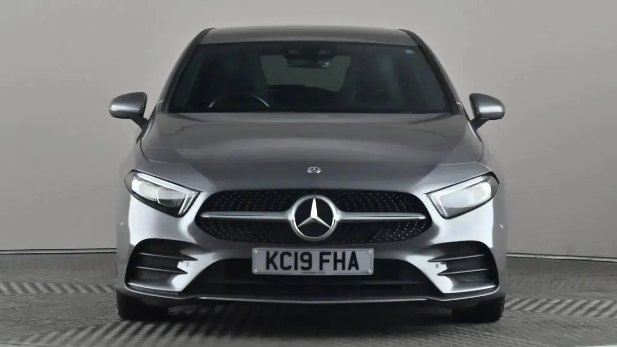 Usado Mercedes A200 AMG Line Premium 163 CV (119 kW) 2019 Gris Utilitario