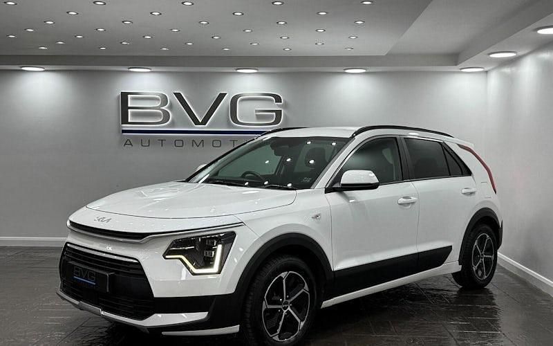 Używany Kia Niro 141 KM (103 kW) 2023 Biały SUV