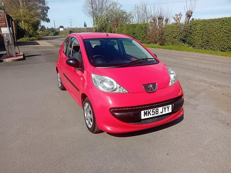 Used Peugeot 107 68 HP (50 kW) 2008 Red Hatchback