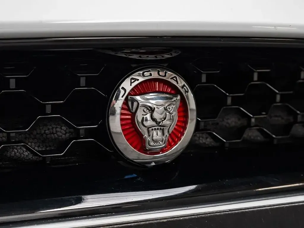 Usado Jaguar F-Type Supercharged 550 CV (404 kW) 2016 Blanco Coupe