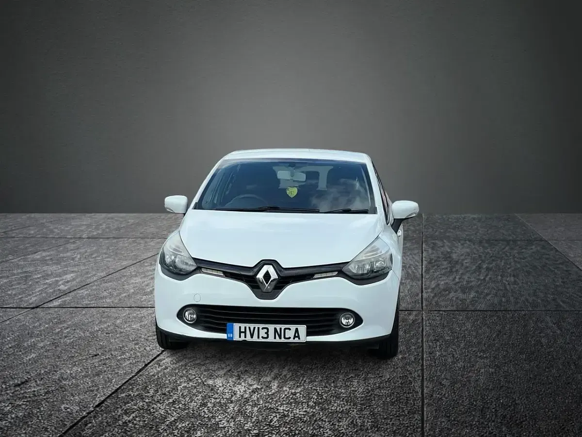 Used Renault Clio Expression+ 75 HP (55 kW) 2013 White Hatchback