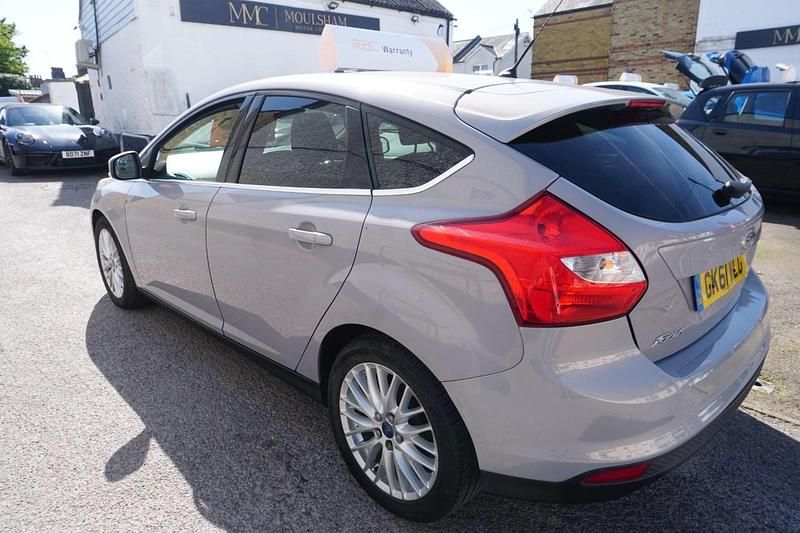 Used Ford Focus Zetec 125 HP (91 kW) 2011 Silver Hatchback