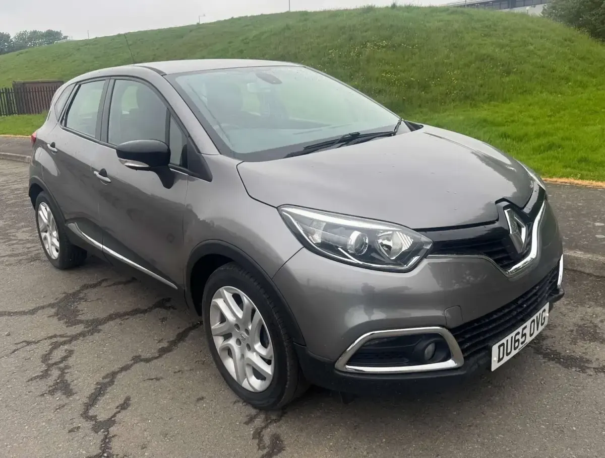 Usado Renault Captur Dynamique 90 HP (66 kW) 2015 Cinzento SUV