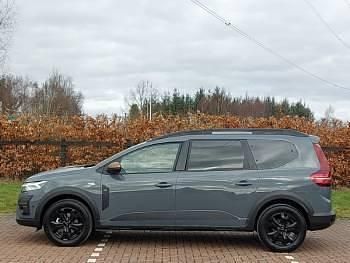 Used Dacia Jogger Extreme 140 HP (102 kW) 2024 Grey MPV
