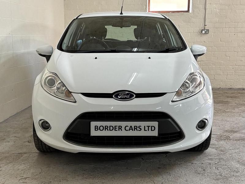Usado Ford Fiesta Zetec 94 HP (69 kW) 2012 Branco Citadino