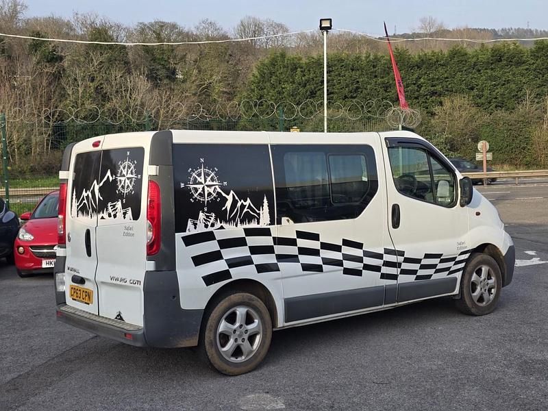 Used Vauxhall Vivaro 115 HP (84 kW) 2014 White MPV