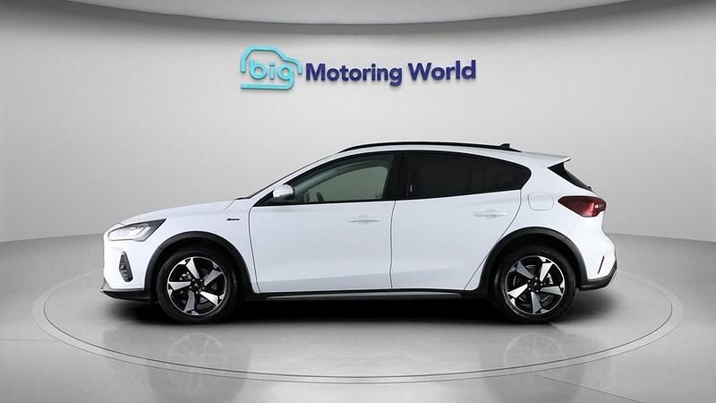 Begagnad Ford Focus Active 155 HK (114 kW) 2023 Vit Halvkombi