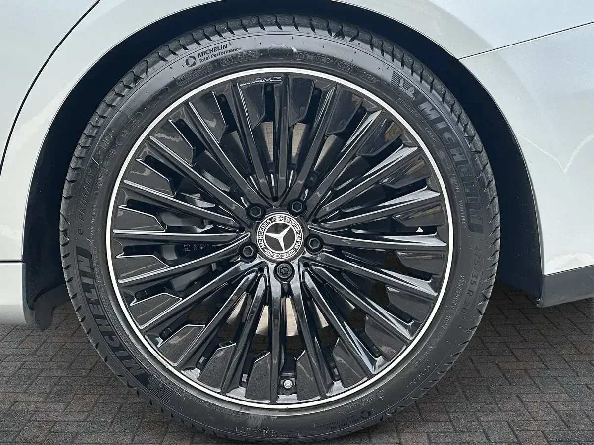 Used Mercedes E300 Urban 313 HP (230 kW) 2025 Silver Estate