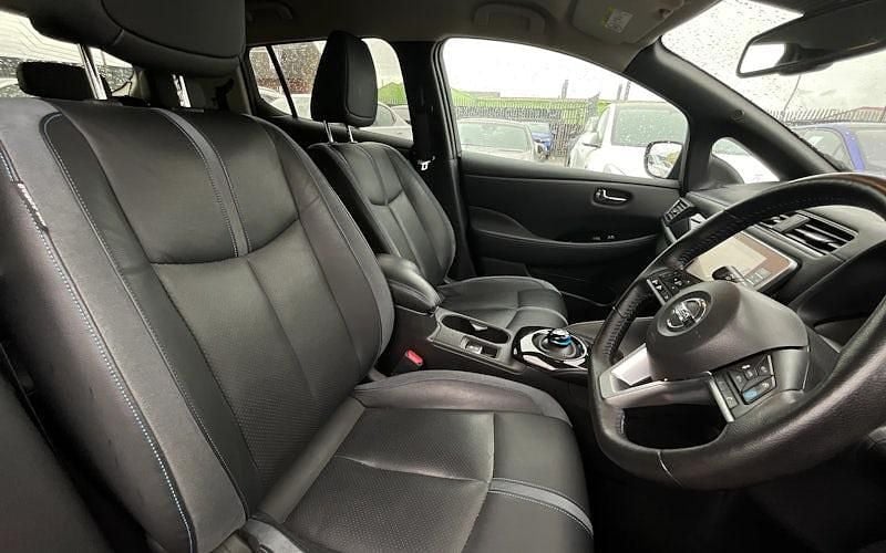 Used Nissan Leaf Tekna 110 kW (150 HP) 2022 Red Hatchback