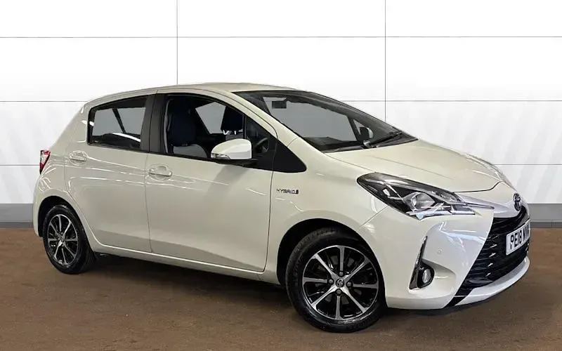 Second-hand Toyota Yaris Hybrid 101 CP (74 kW) 2019 Hatchback
