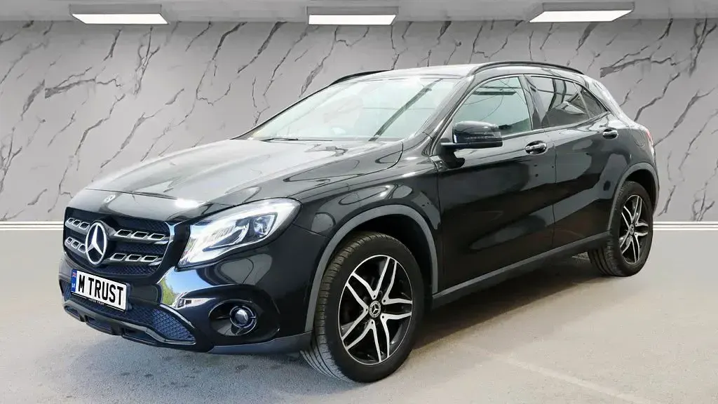 Usado Mercedes GLA180 Urban 122 HP (89 kW) 2019 Preto SUV