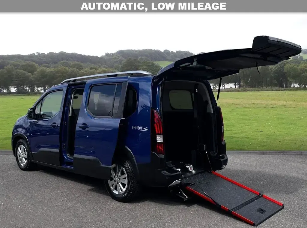 Used Peugeot Rifter Allure 131 HP (96 kW) 2021 Blue MPV