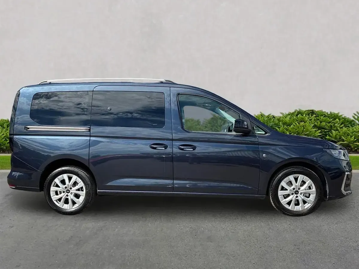 Used Ford Grand Tourneo Connect Titanium 115 HP (84 kW) 2025 Blue MPV