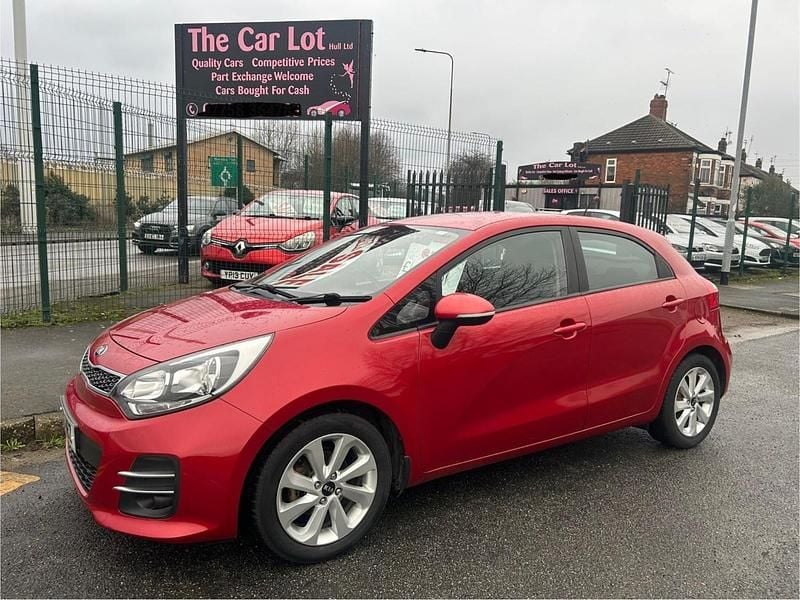 Used Kia Rio 84 HP (61 kW) 2016 Red Hatchback