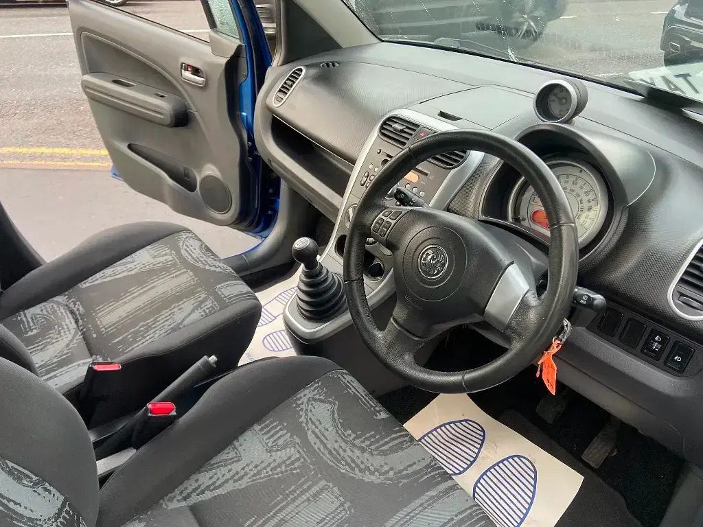 Używany Vauxhall Agila 94 KM (69 kW) 2012 Niebieski Minivan