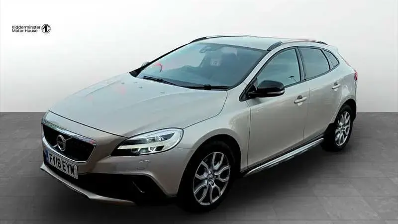 Used Volvo V40 Pro 152 HP (111 kW) 2018 Gold Hatchback