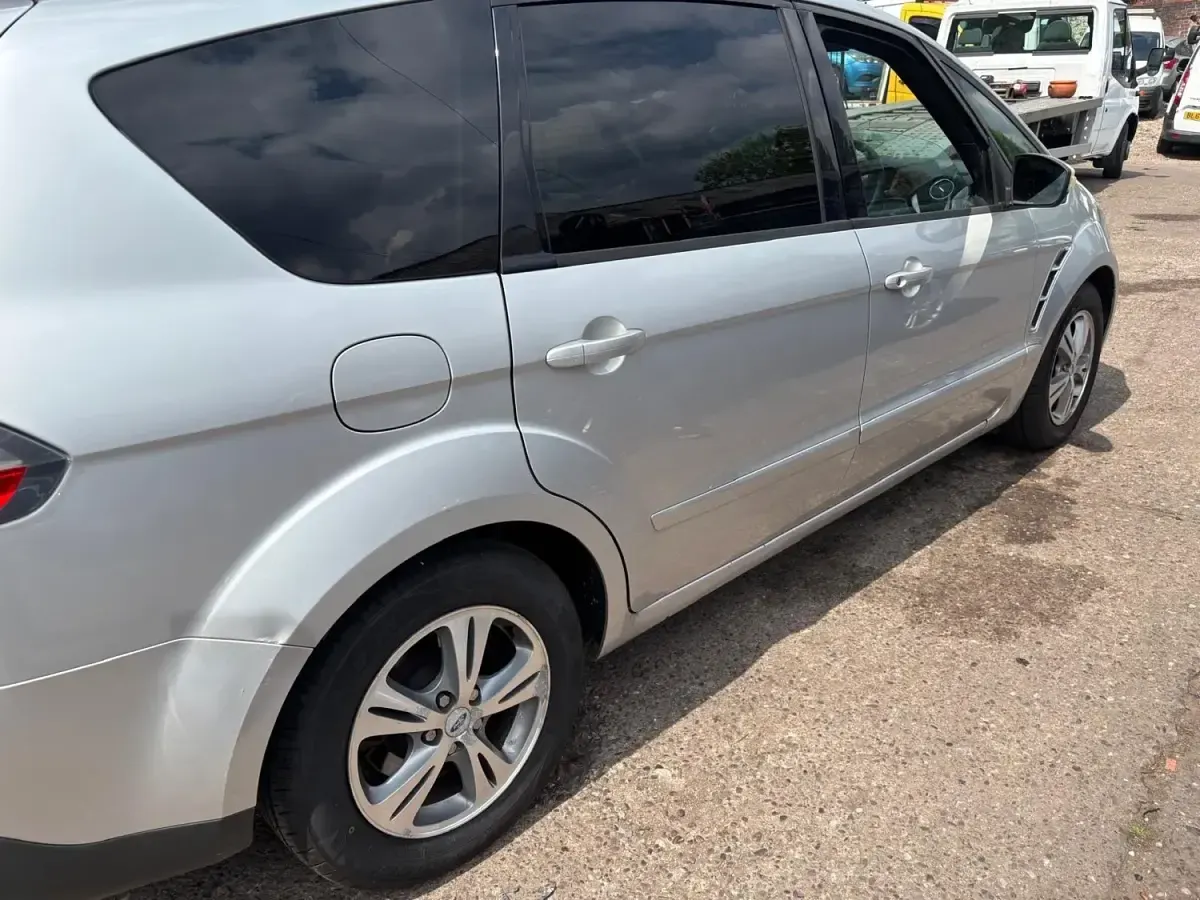Usado Ford S-MAX Zetec 2009 Prateado Monovolume