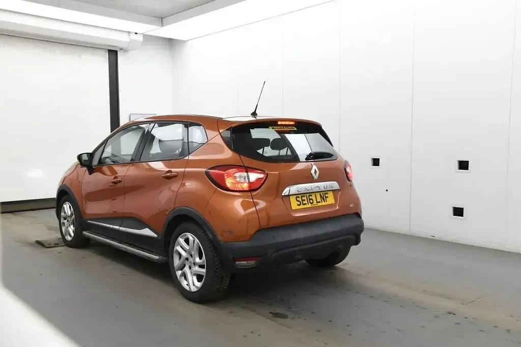 Begagnad Renault Captur Dynamique 90 HK (66 kW) 2016 Orange SUV