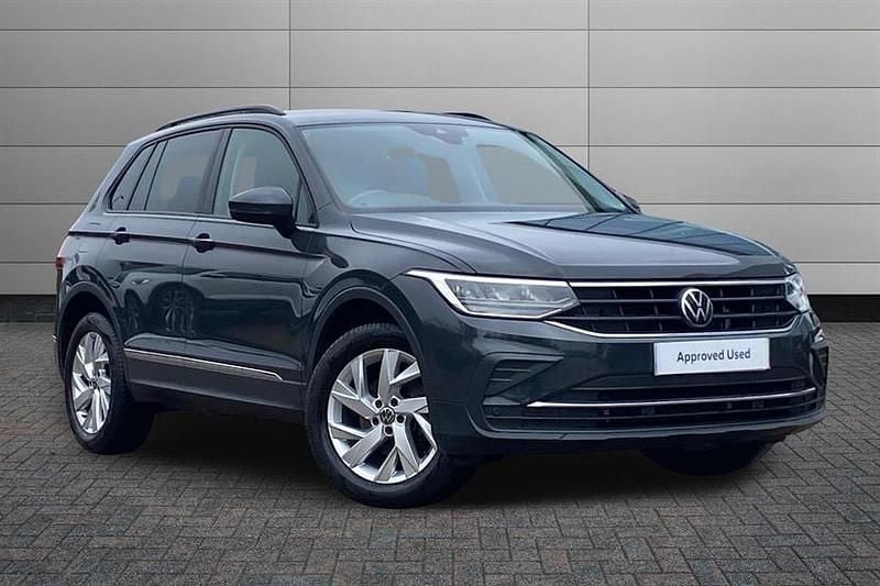 Used VW Tiguan Life 150 HP (110 kW) 2023 Urano grey SUV