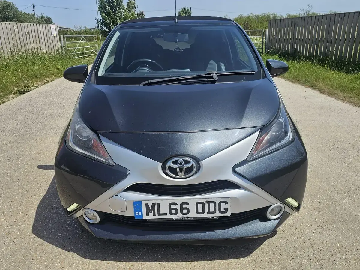 Used Toyota Aygo X-clusiv 69 HP (50 kW) 2016 Grey Hatchback