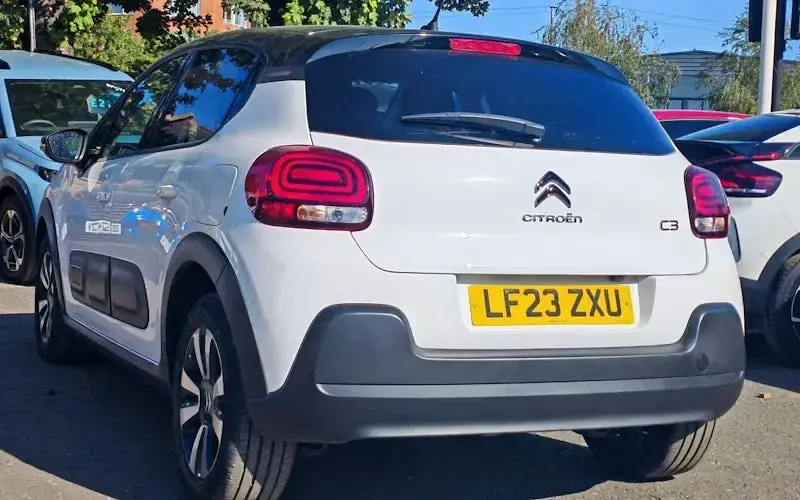 Used Citroën C3 PureTech 83 HP (61 kW) 2023 White Hatchback