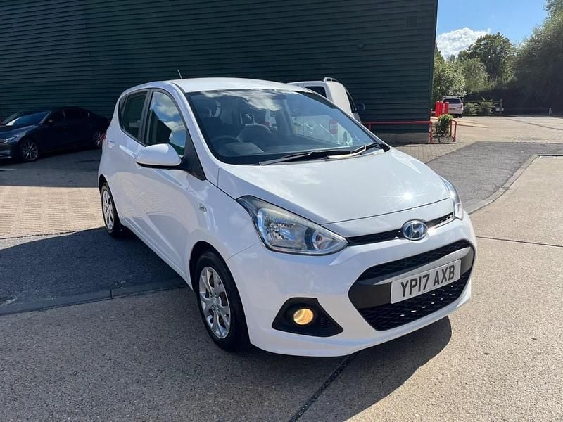 White Used 2017 Hyundai i10 SE Hatchback | £6,900 (Good price) - Image 1/2